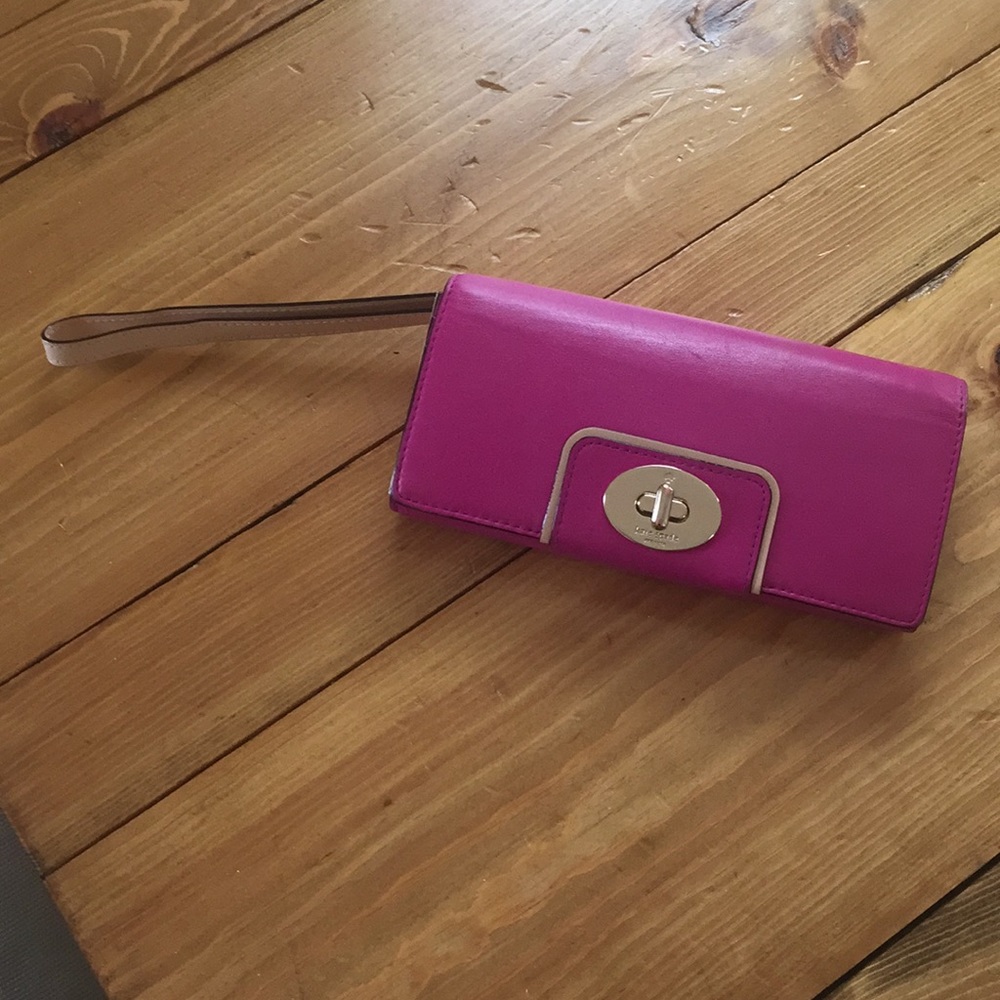 Kate Spade ♠️ Fuchsia Turn-lock Wallet/Wristlet - Picture 3 of 7